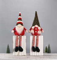 Dekoracja świąteczna gnom siedzący czerwony z warkoczami h:53cm