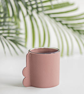 Wazonik w skórzanej osłonce zgaszony róż 10 cm