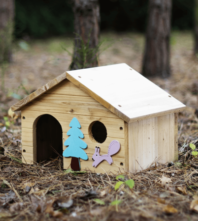 Domek drewniany dla wiewiórek